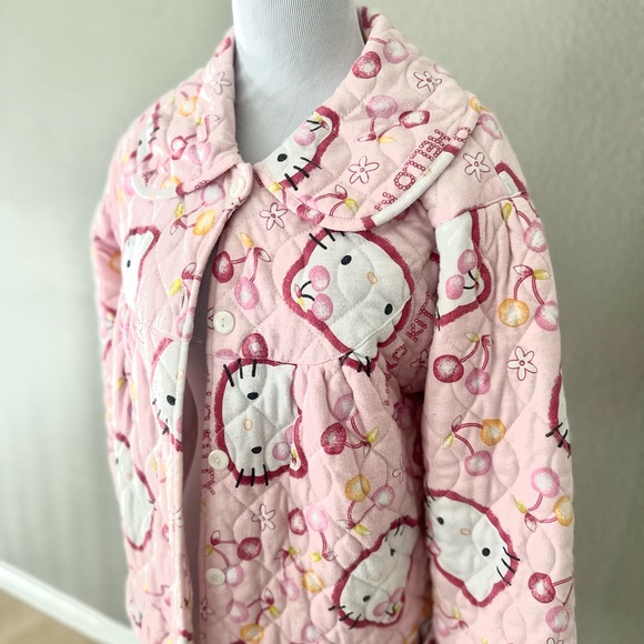 Hello Kitty Lounge Robe - Picture 3 of 3